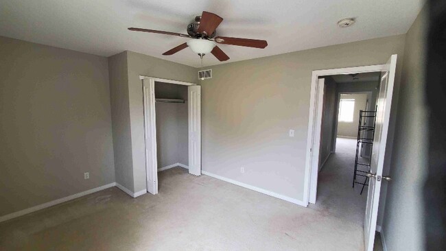 Foto del edificio - 2715 Rigden Pkwy
