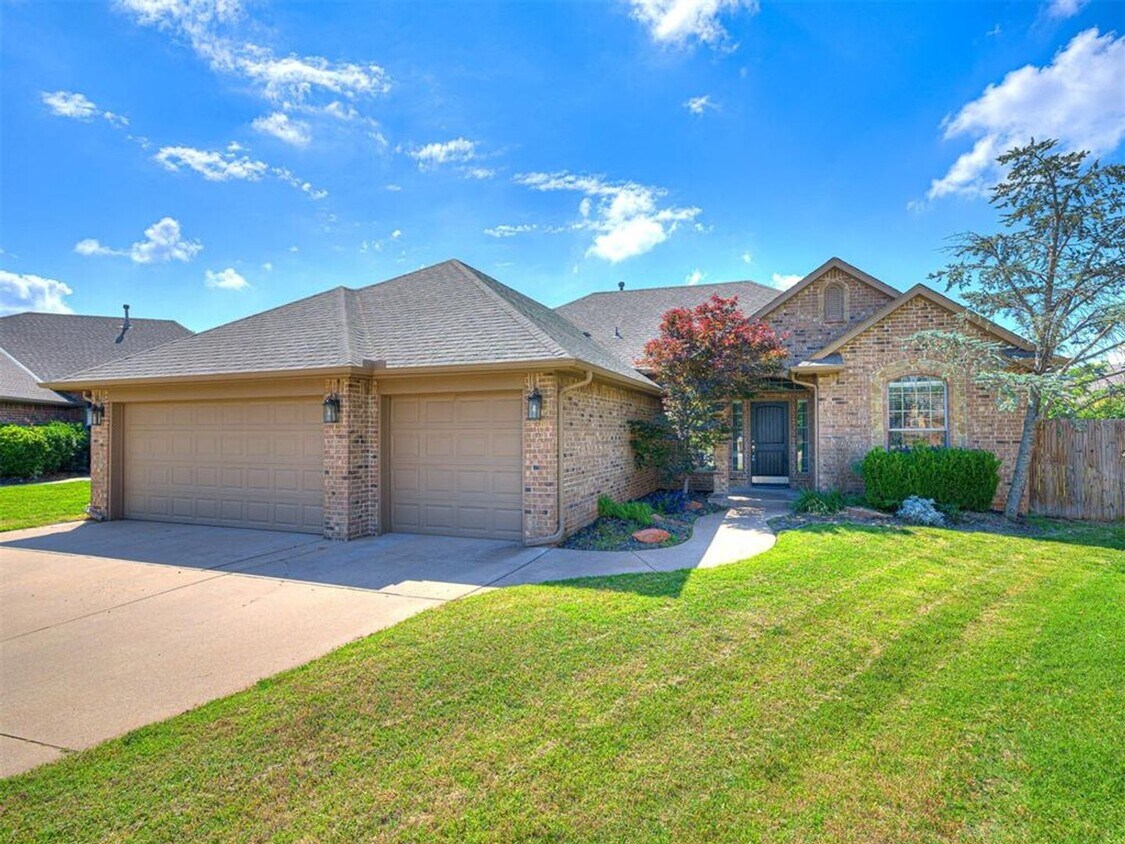 Three Bedroom Plus Study in Edmond - Three Bedroom Plus Study in Edmond