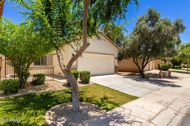 Building Photo - 935 S Racine Ln