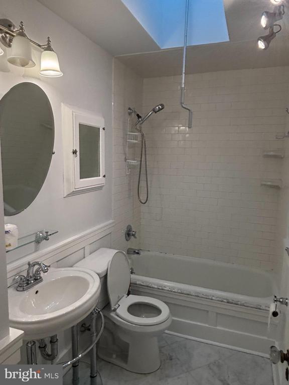 Building Photo - 3423 Vaux St