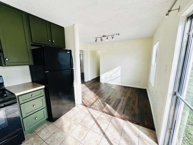 Foto del edificio - Cute 2BD 1BA Home w/ Bonus Room in Midwest...