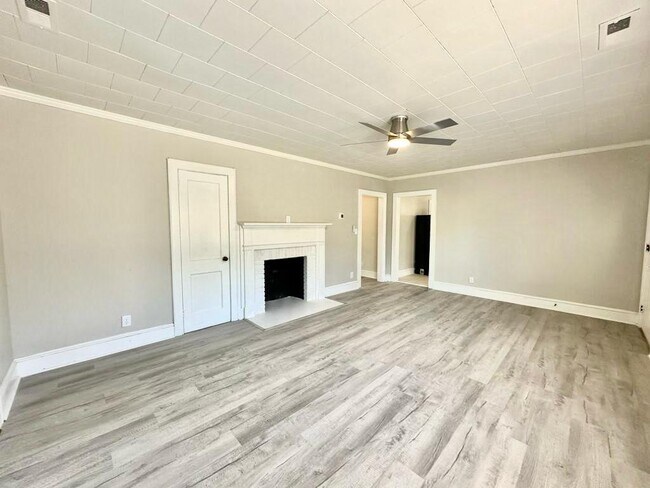 Building Photo - 1827 McLean Rd