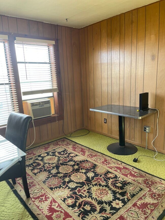Building Photo - Located in Portales! One Bed Studio Apartm...