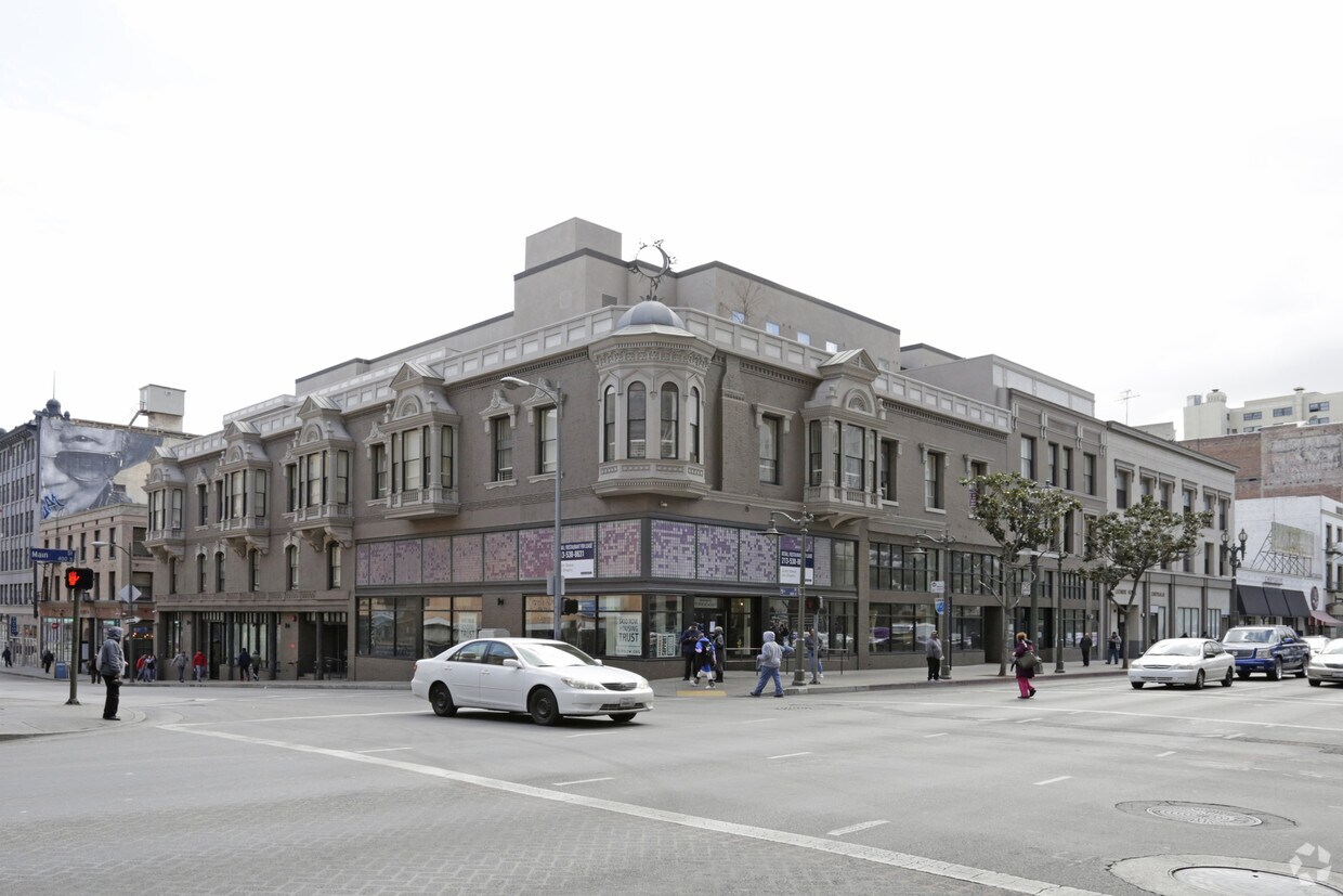 Primary Photo - New Pershing Apartments
