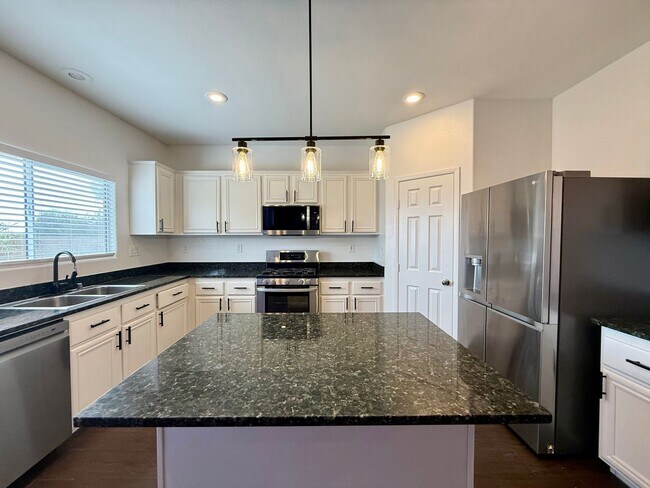 Foto del edificio - COMING SOON 5/BD 3/BA Home W/ Expansive Yard, Solar Panels, and No Rear Neighbors!