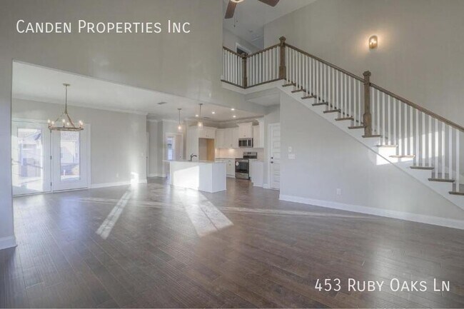 Foto del edificio - 453 Ruby Oaks Ln