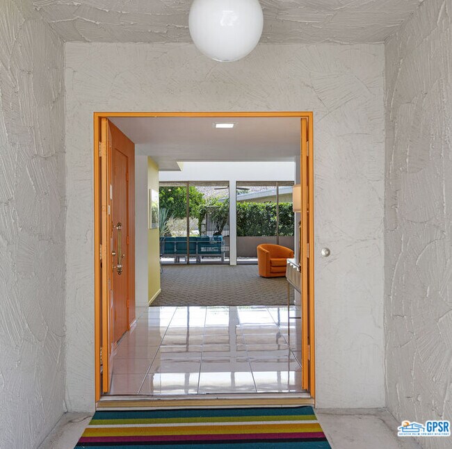 Foto del edificio - 2360 Madrona Dr