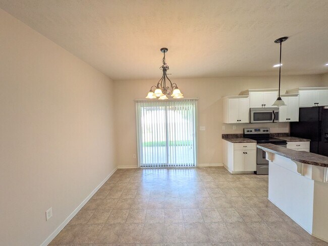 Foto del edificio - 859 Westlawn Dr