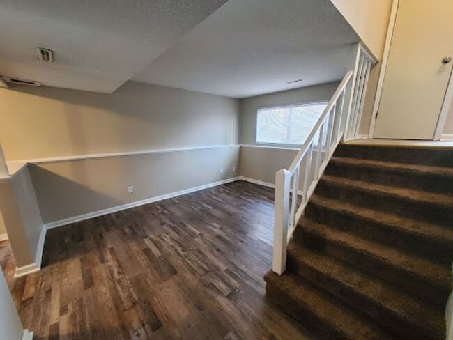 Building Photo - 3 Bedroom, 1 Bathroom split level bi-attac...