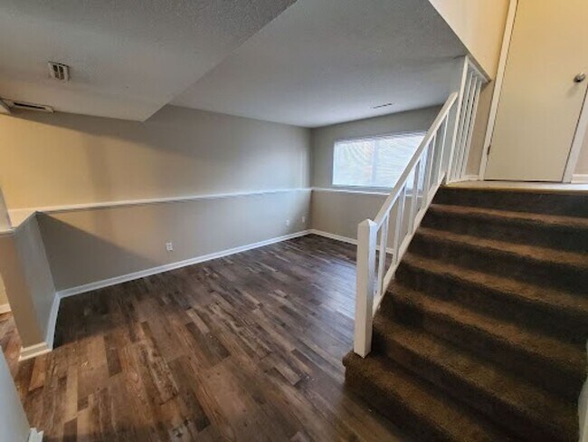 Foto del edificio - 3 Bedroom, 1 Bathroom split level bi-attac...