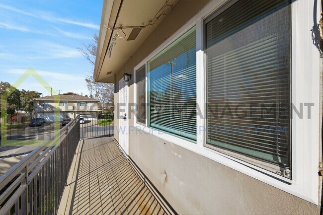 Foto del edificio - Charming 2-Bed Hideaway in Sacramento – Your Perfect Urban Retreat!