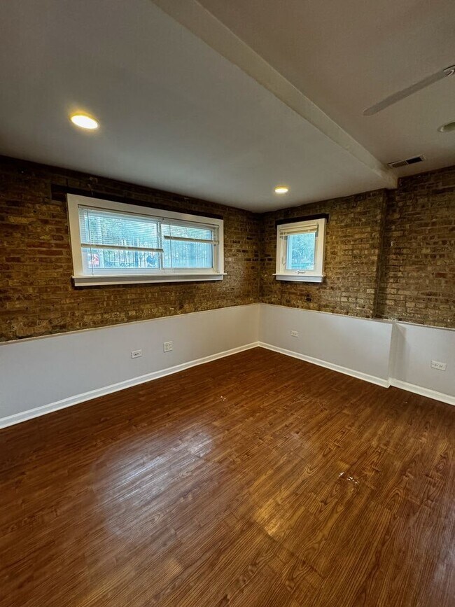 Foto del edificio - 5000 N Sawyer Ave