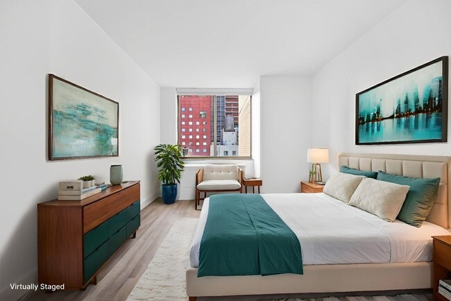 Foto del edificio - 245 E 44th St