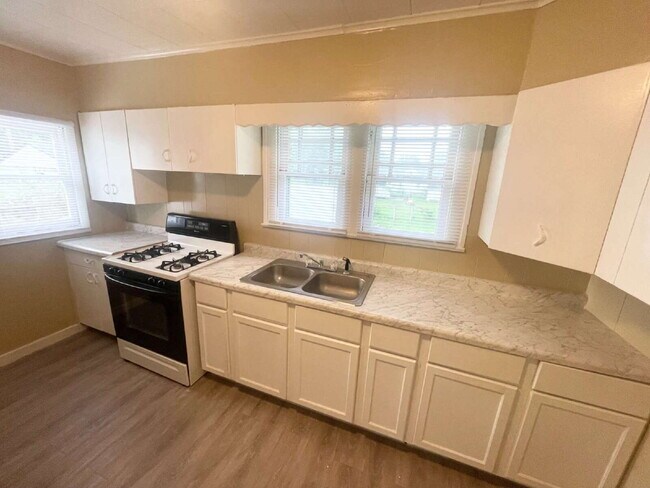Foto del edificio - 3 Bedroom less than a mile from University of Indianapolis