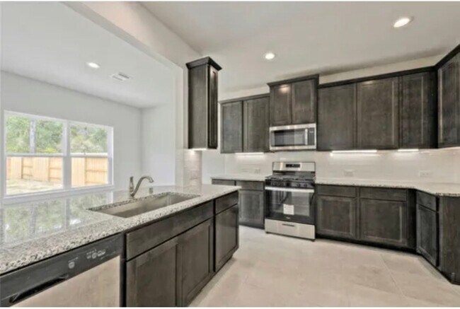 Foto del edificio - 5222 Wyatt James Ln