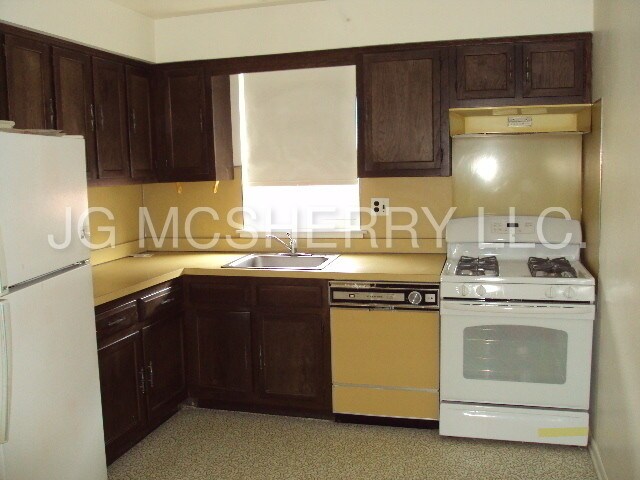 Building Photo - Two Bedroom Duplex in Bustleton