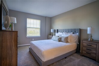 Building Photo - 778 Royal Sunset Dr