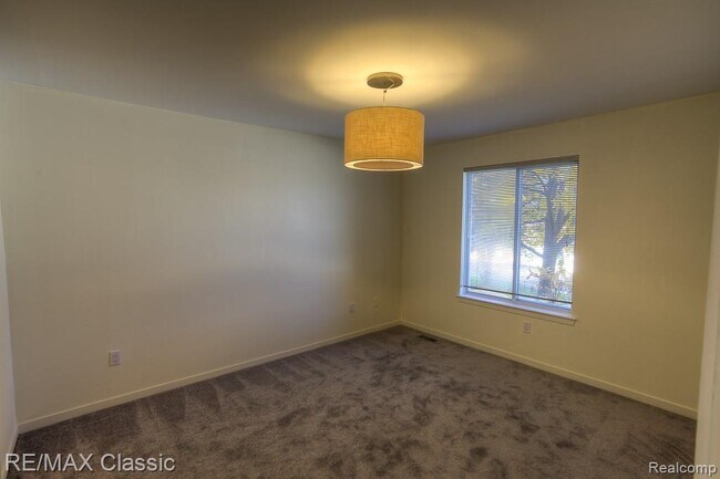 Building Photo - 44800 Bayview Dr