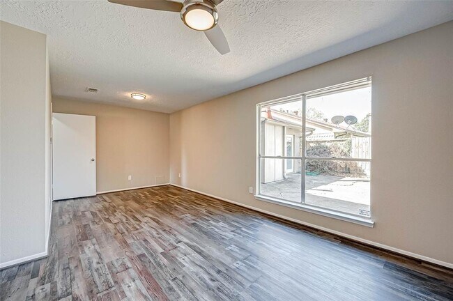 Foto del edificio - 13002 Kingsmill Dr