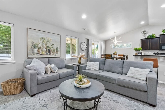 Building Photo - 2023 E Elm Grove Dr