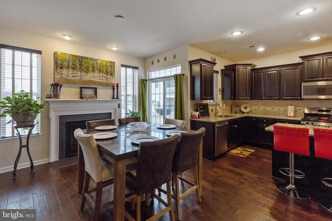 Building Photo - 7809 SUNHAVEN Way