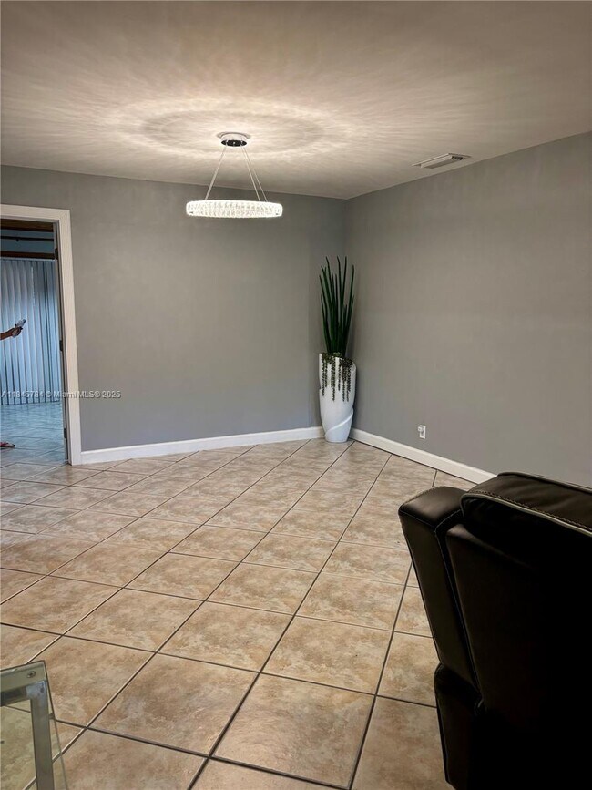 Building Photo - 3171 SW 16th Ct
