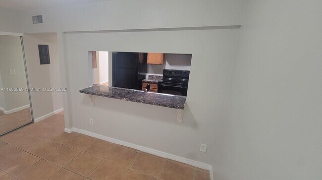 Foto del edificio - 5140 Elmhurst Rd