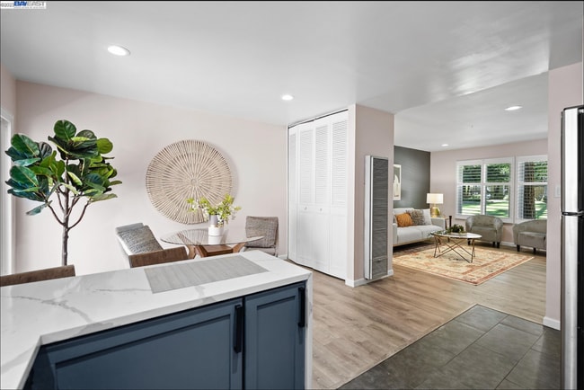 Building Photo - 810 Oak Grove Rd