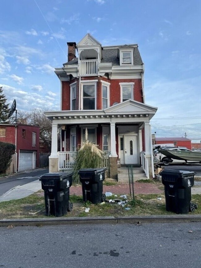Building Photo - 1306 Vernon St