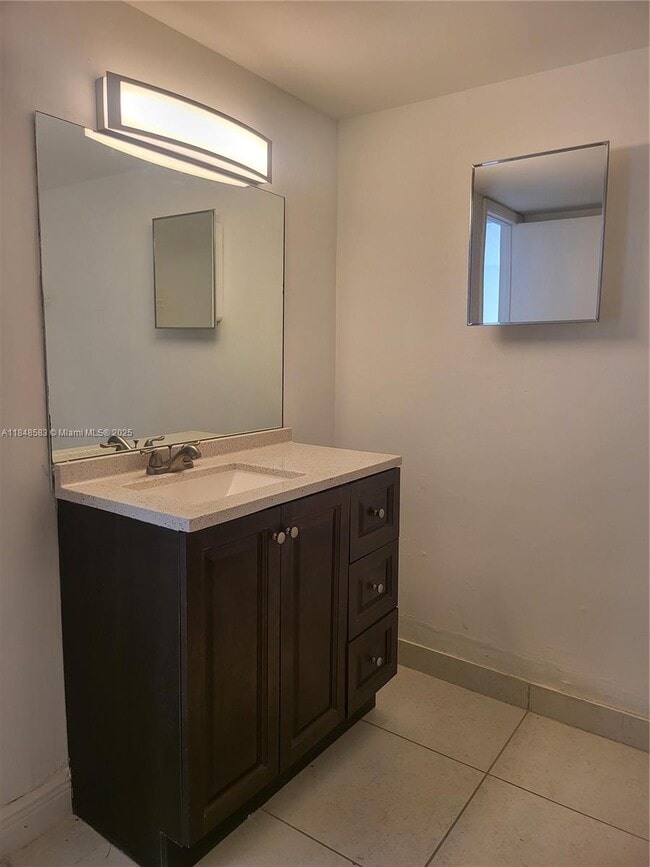Foto del edificio - 17500 NW 68th Ave