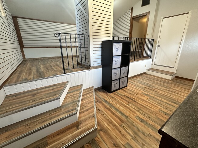 Cocina/sala de estar en el piso superior - 47 W Bridge St