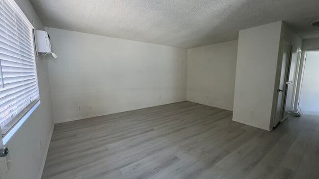 Foto del edificio - 3814 Grace Ave