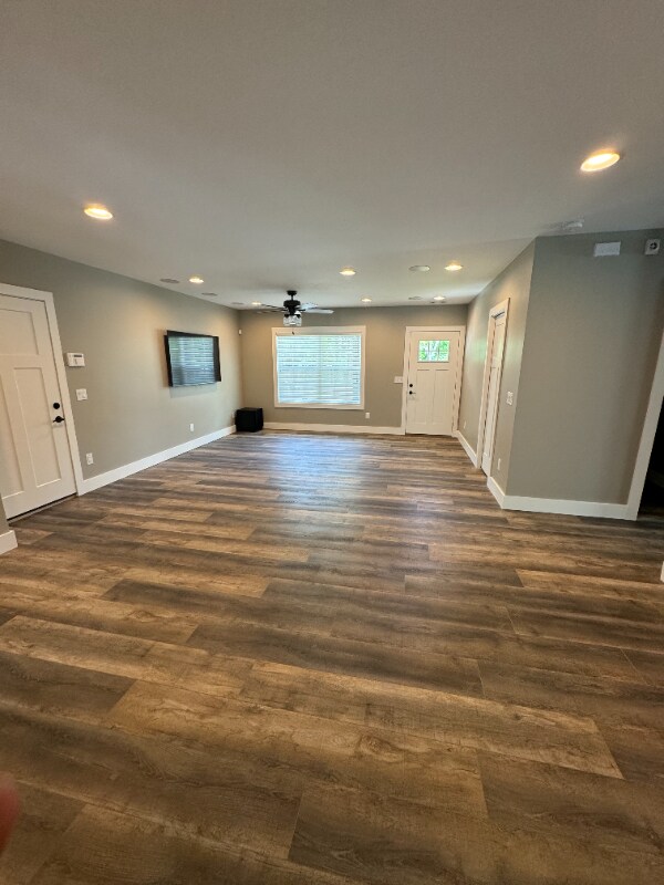 Building Photo - 307 Tacoa Ave