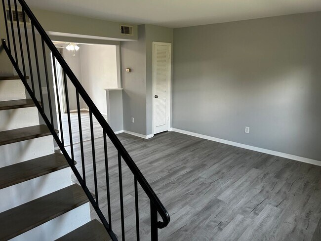 Foto del edificio - 2223 Bailey Ave