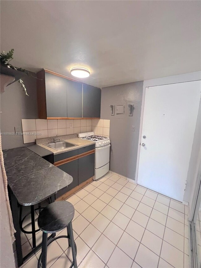 Building Photo - 6484 Indian Creek Dr