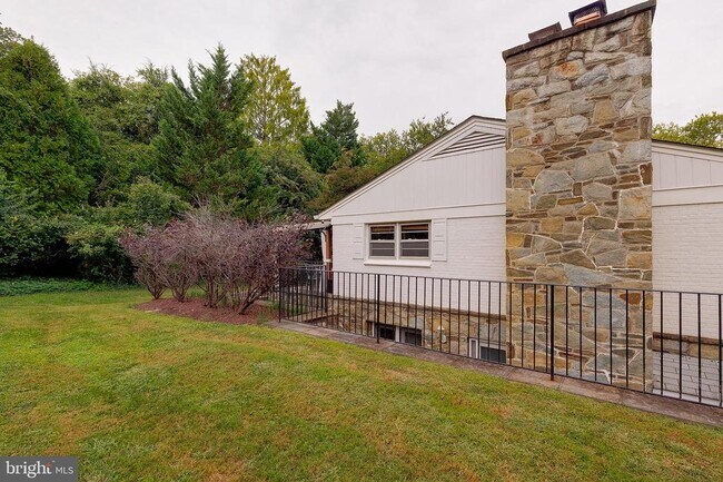 Building Photo - 9420 Holland Ave