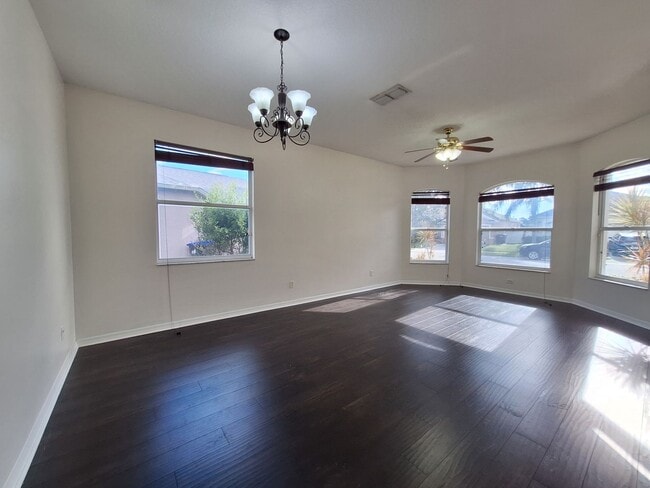 Building Photo - Charming 3-Bedroom Home with Spacious Back...