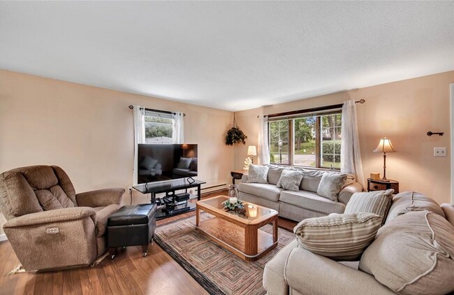 Foto del edificio - 25 Christian Hill Rd