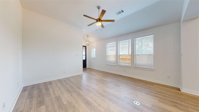 Foto del edificio - 570 Sand Branch Dr