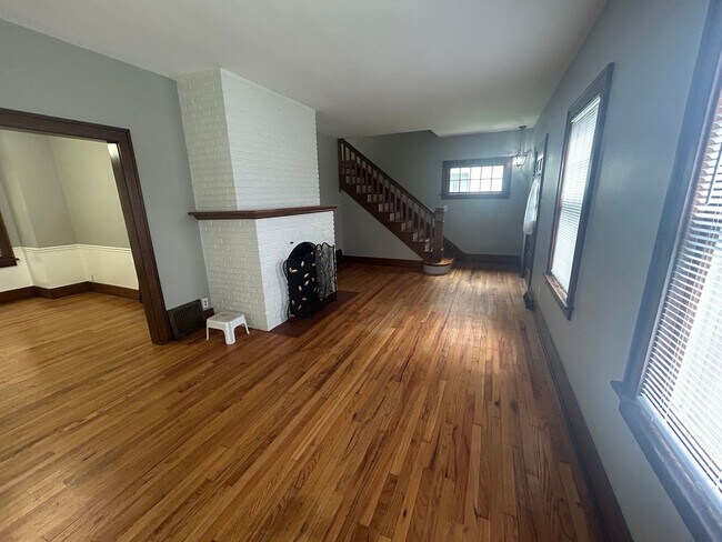 Foto del edificio - Three story East End home plus basement!