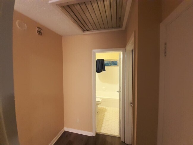 Building Photo - 1135 Lake Shore Blvd