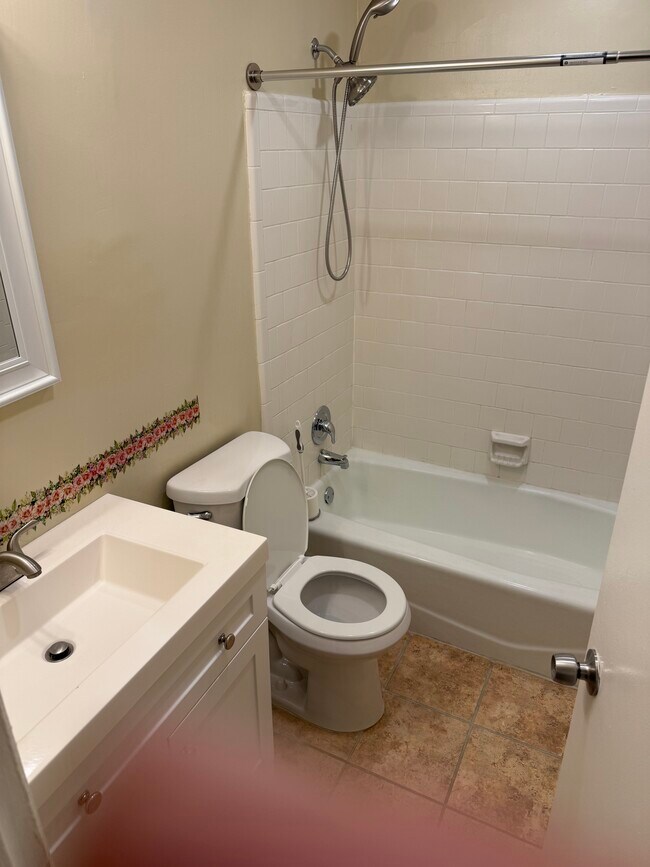 Building Photo - 108 Woodhouse Ln