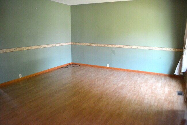 Building Photo - 517 Everette Ave