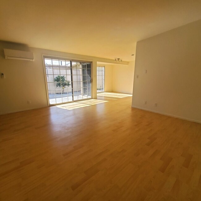 Building Photo - Beautiful and Spacious 2-bedroom, 2-bath home in Gardena