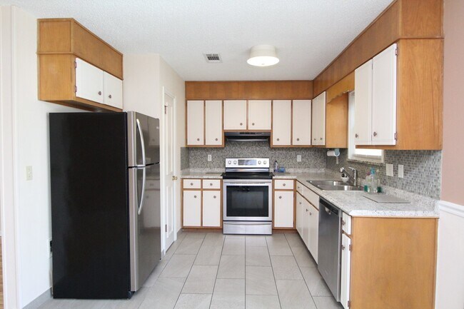 Foto del edificio - Milton Home with Modern Kitchen, Open Livi...