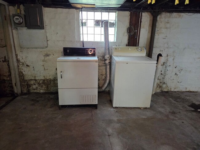 Building Photo - 1523 10th Ave