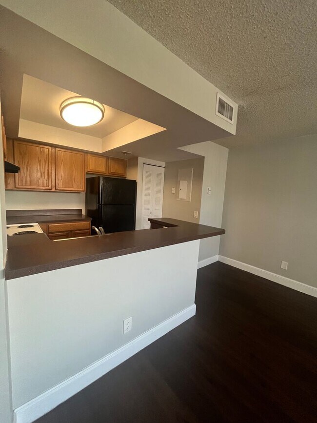 Foto del edificio - ONE BEDROOM ONE BATHROOM!! WATERFRONT COMMUNITY
