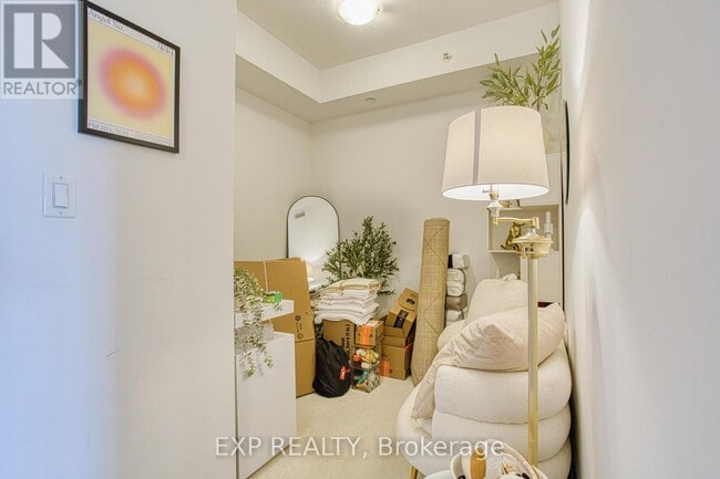 Building Photo - 35 Southshore Cres