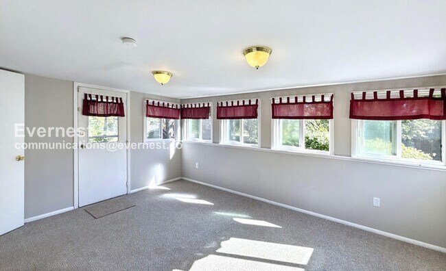 Foto del edificio - 4790 Beaucroft Ct