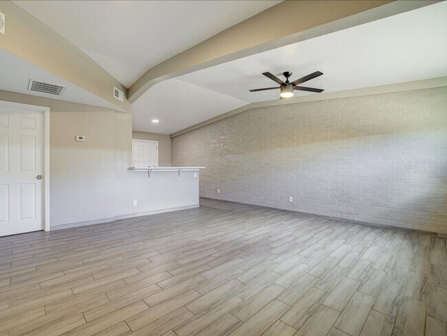 Foto del edificio - Charming & Spacious 2-Bedroom Home with Modern Upgrades!